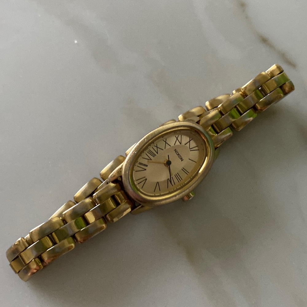 Nixon Tiny Dancer Scarlet gold wrist watch
